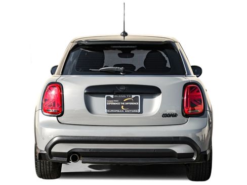 Used 2022 MINI Cooper 4-Door Hardtop w/ Signature Upholstery Package image 9