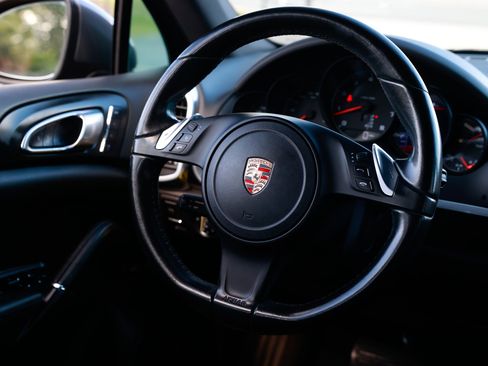 Used 2014 Porsche Cayenne Platinum Edition image 35