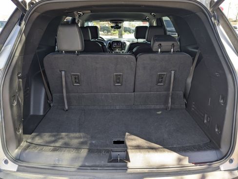 Used 2022 Chevrolet Traverse LT w/ LT Premium Package image 13