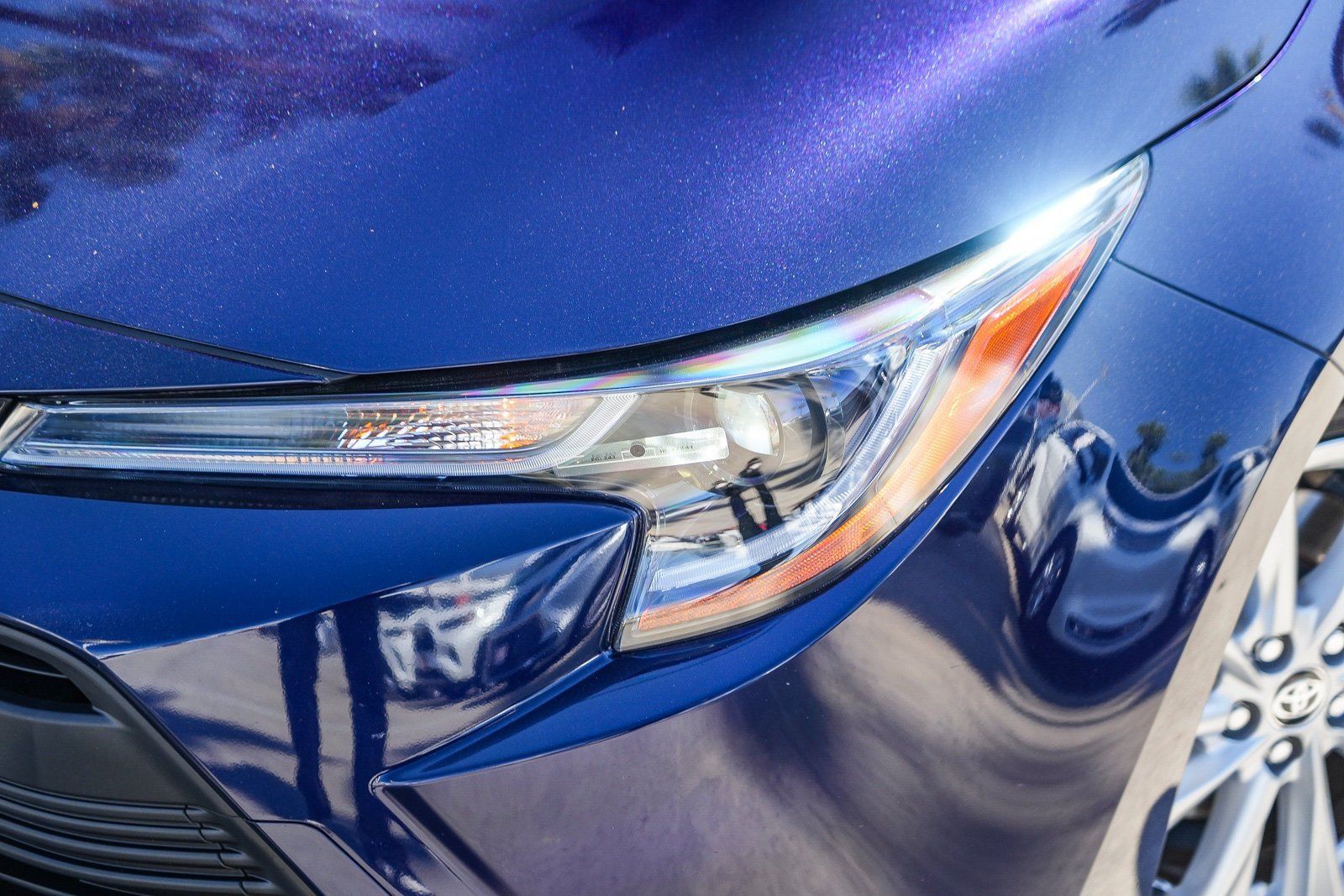 Used 2024 Toyota Corolla LE w/ LE Convenience Package FWD image 2