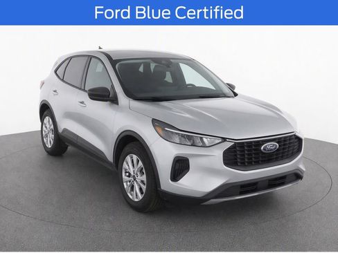 Used 2025 Ford Escape Active w/ Cold Weather Package FWD image 2