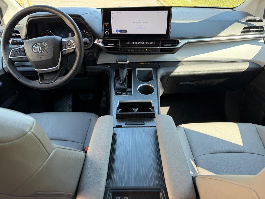 Certified 2026 Toyota Sienna XLE FWD image 12
