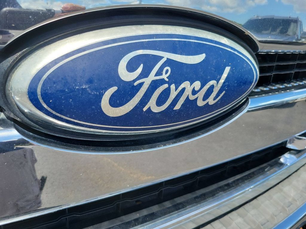 Used 2011 Ford F250 Lariat w/ Lariat Interior Pkg AWD/4WD image 28