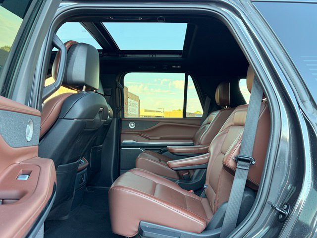 Used 2025 Lincoln Navigator Reserve AWD/4WD image 15