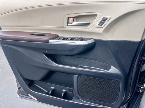 Used 2024 Toyota Sienna Platinum image 19