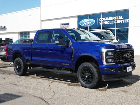 New 2026 Ford F350 Lariat w/ Black Appearance Package image 4