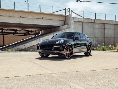 Used 2016 Porsche Cayenne Turbo AWD/4WD image 18