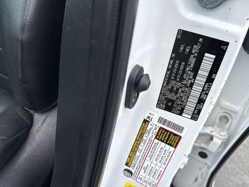 Used 2023 Toyota Highlander XLE AWD/4WD image 40