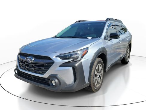 Used 2025 Subaru Outback Premium AWD/4WD image 3