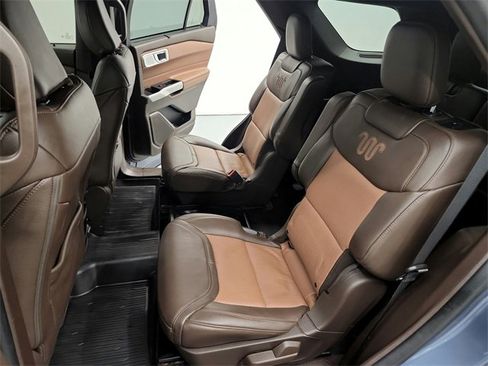 Used 2021 Ford Explorer King Ranch w/ Premium Technology Package image 31