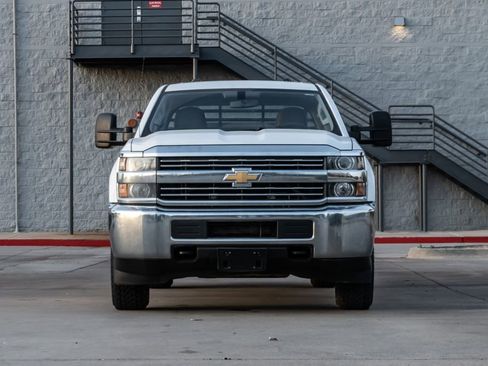Used 2017 Chevrolet Silverado 2500 W/T RWD image 2