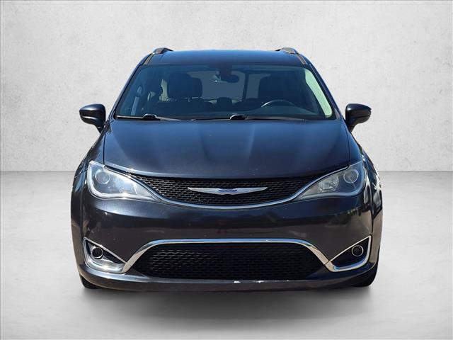 Used 2020 Chrysler Pacifica Touring-L FWD image 2
