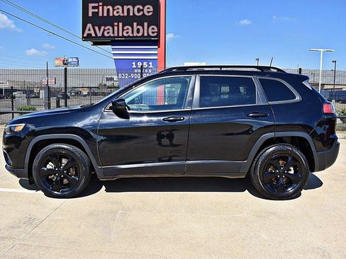 Used 2019 Jeep Cherokee Latitude Plus FWD image 10