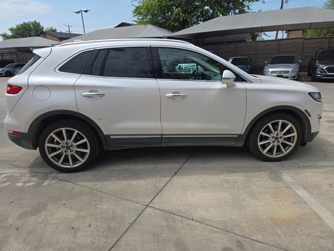Used 2019 Lincoln MKC Reserve w/ MKC Climate Package FWD image 2