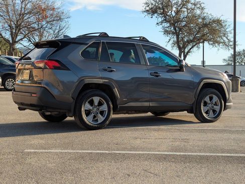 Used 2022 Toyota RAV4 XLE w/ Convenience Package image 4