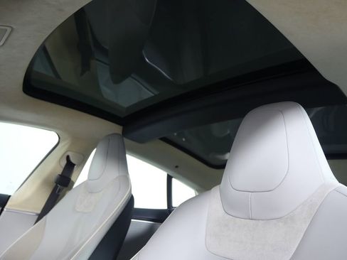 Used 2013 Tesla Model S Performance image 11