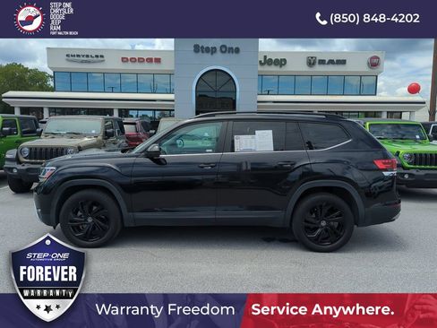 Used 2023 Volkswagen Atlas SE w/ Panoramic Sunroof Package FWD image 3