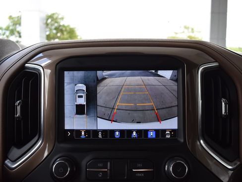 Used 2020 Chevrolet Silverado 1500 High Country w/ Technology Package AWD/4WD image 19