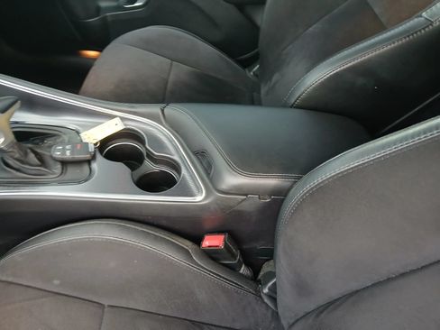Used 2016 Dodge Challenger R/T Scat Pack w/ Leather Interior Group RWD image 8