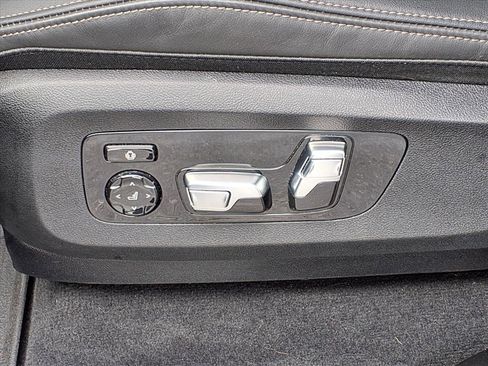 Used 2025 BMW X5 xDrive40i w/ M Sport Package image 5