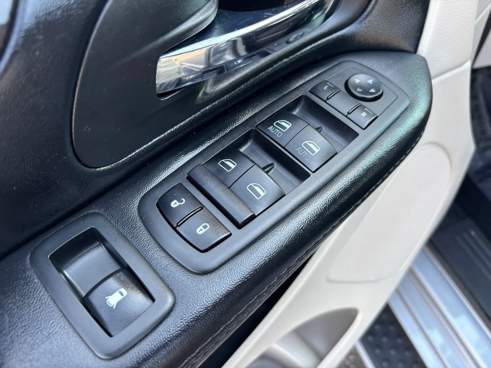 Used 2019 Dodge Grand Caravan SE w/ UConnect Hands-Free Group FWD image 42