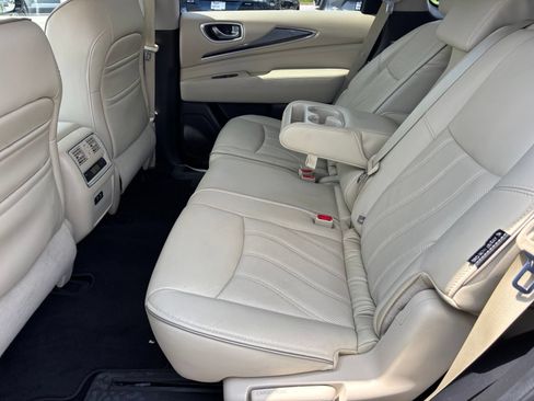 Used 2019 INFINITI QX60 Luxe w/ Essential Package FWD image 8