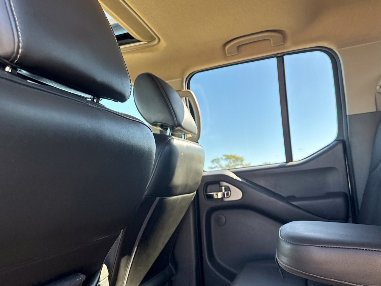 Used 2015 Nissan Frontier PRO-4X w/ Pro-4x Luxury Package AWD/4WD image 40