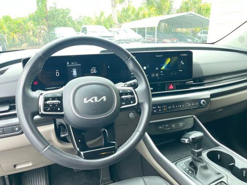 Used 2026 Kia Carnival FWD image 16