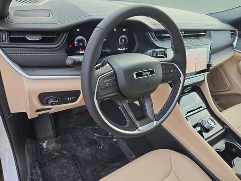 New 2026 Jeep Grand Cherokee Limited AWD/4WD image 11