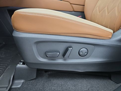 New 2026 Nissan Pathfinder Platinum image 30