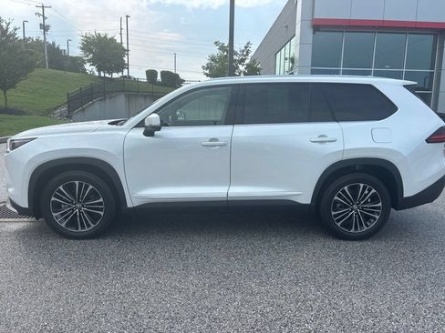 Used 2025 Toyota Grand Highlander AWD Hybrid image 14