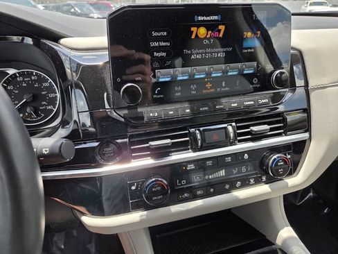 Used 2025 Nissan Pathfinder SL FWD image 24