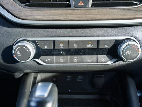 Used 2023 Nissan Altima 2.5 SV w/ SV Premium Package image 21