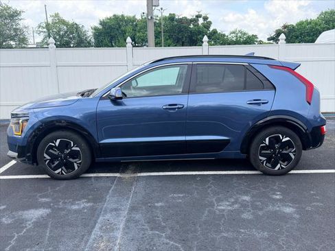 Used 2023 Kia Niro Wind w/ Wind Preserve Package FWD image 3