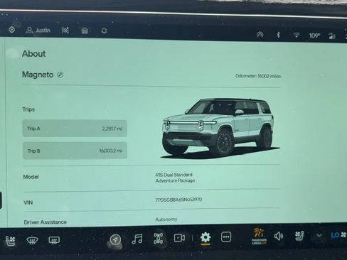 Used 2025 Rivian R1S Adventure AWD/4WD image 5