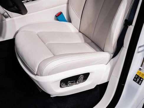 Used 2023 Rolls-Royce Cullinan w/ Cullinan Package AWD/4WD image 11