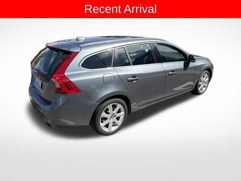 Used 2017 Volvo V60 T5 Premier w/ Convenience Package FWD image 3