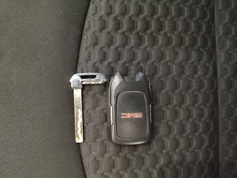 Used 2021 GMC Terrain SLE w/ Driver Convenience Package FWD image 32