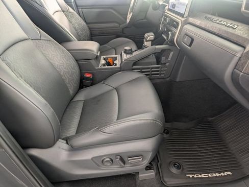 Used 2024 Toyota Tacoma Limited w/ Limited Package (LT) AWD/4WD image 32