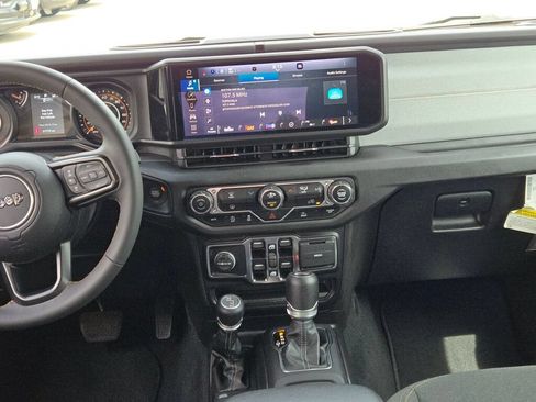 Used 2024 Jeep Wrangler Unlimited Sport AWD/4WD image 19