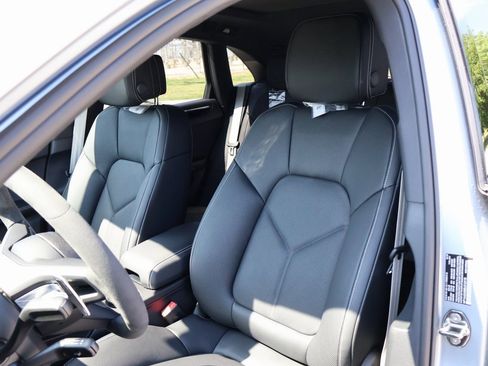 New 2025 Porsche Macan image 5