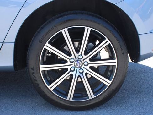 Used 2017 Volvo XC60 T6 Inscription w/ Climate Package AWD/4WD image 34