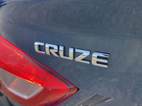 Used 2019 Chevrolet Cruze LT FWD image 10