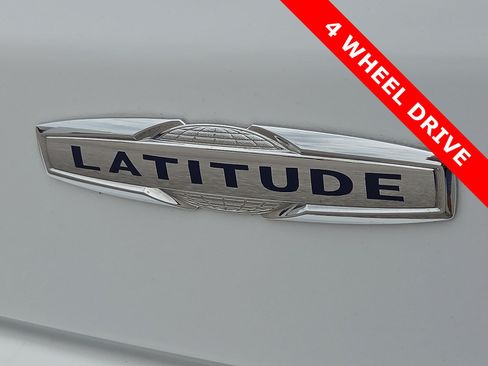 Used 2023 Jeep Compass Latitude AWD/4WD image 8