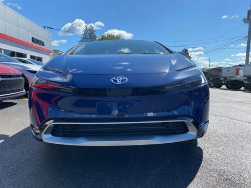New 2025 Toyota Prius Plug-In Hybrid image 8