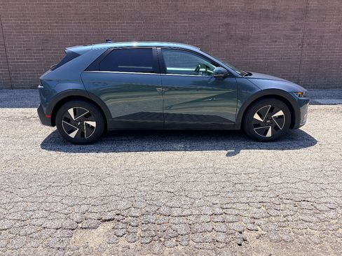 Used 2025 Hyundai Ioniq 5 SE RWD image 6