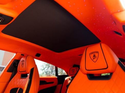 Used 2022 Lamborghini Urus AWD/4WD image 34