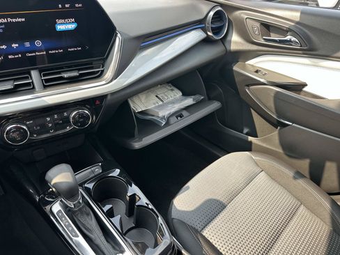 Used 2025 Chevrolet Trax LT w/ Driver Confidence Package FWD image 32