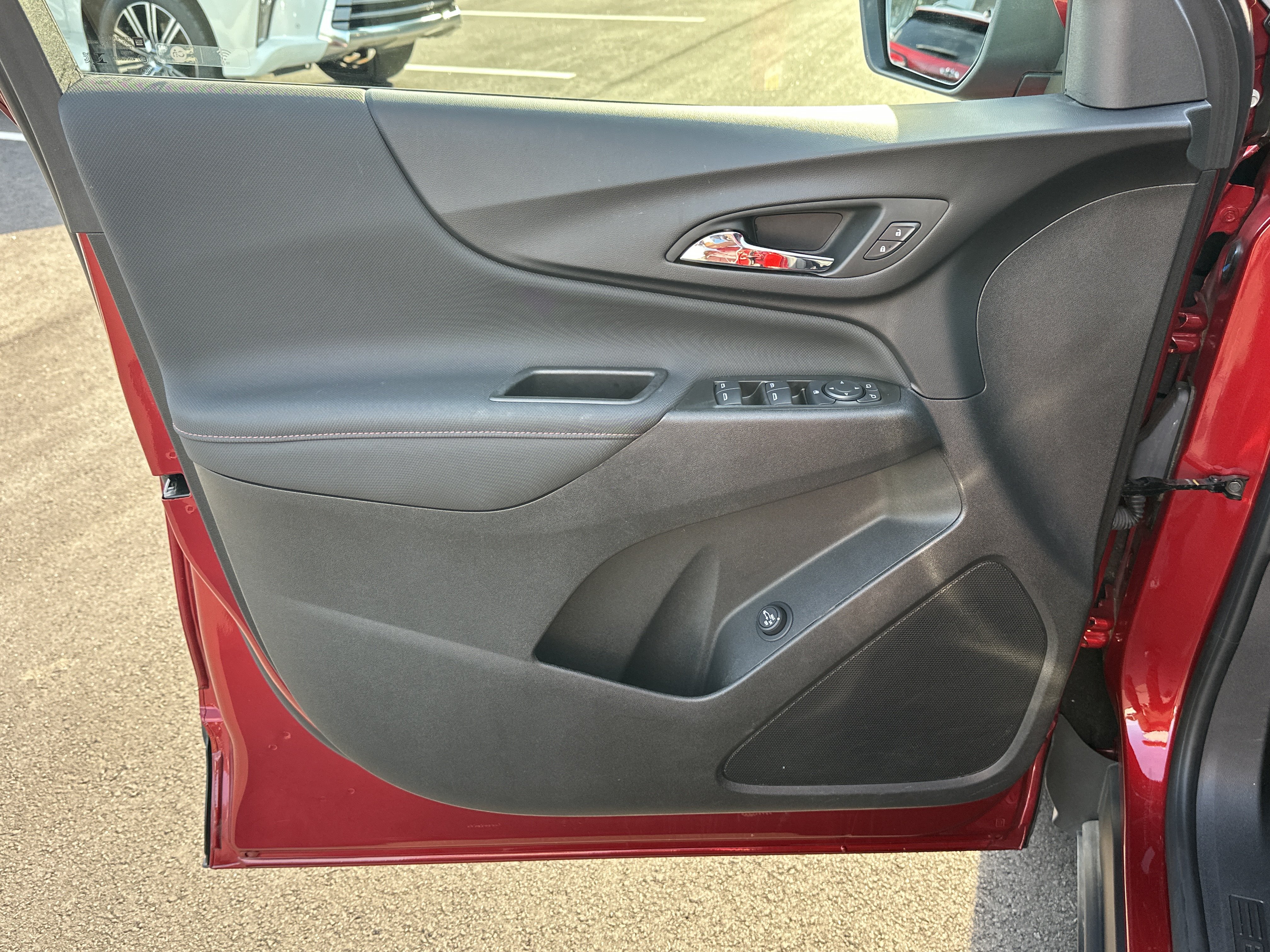 Used 2024 Chevrolet Equinox RS FWD image 11
