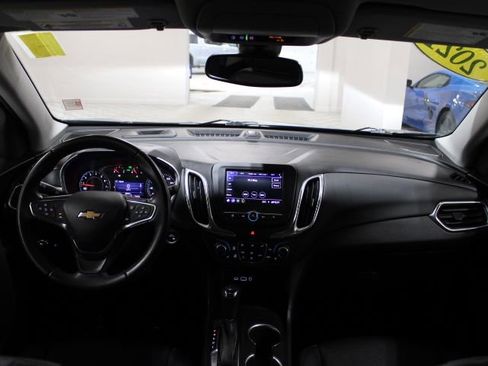 Used 2021 Chevrolet Equinox LT image 2